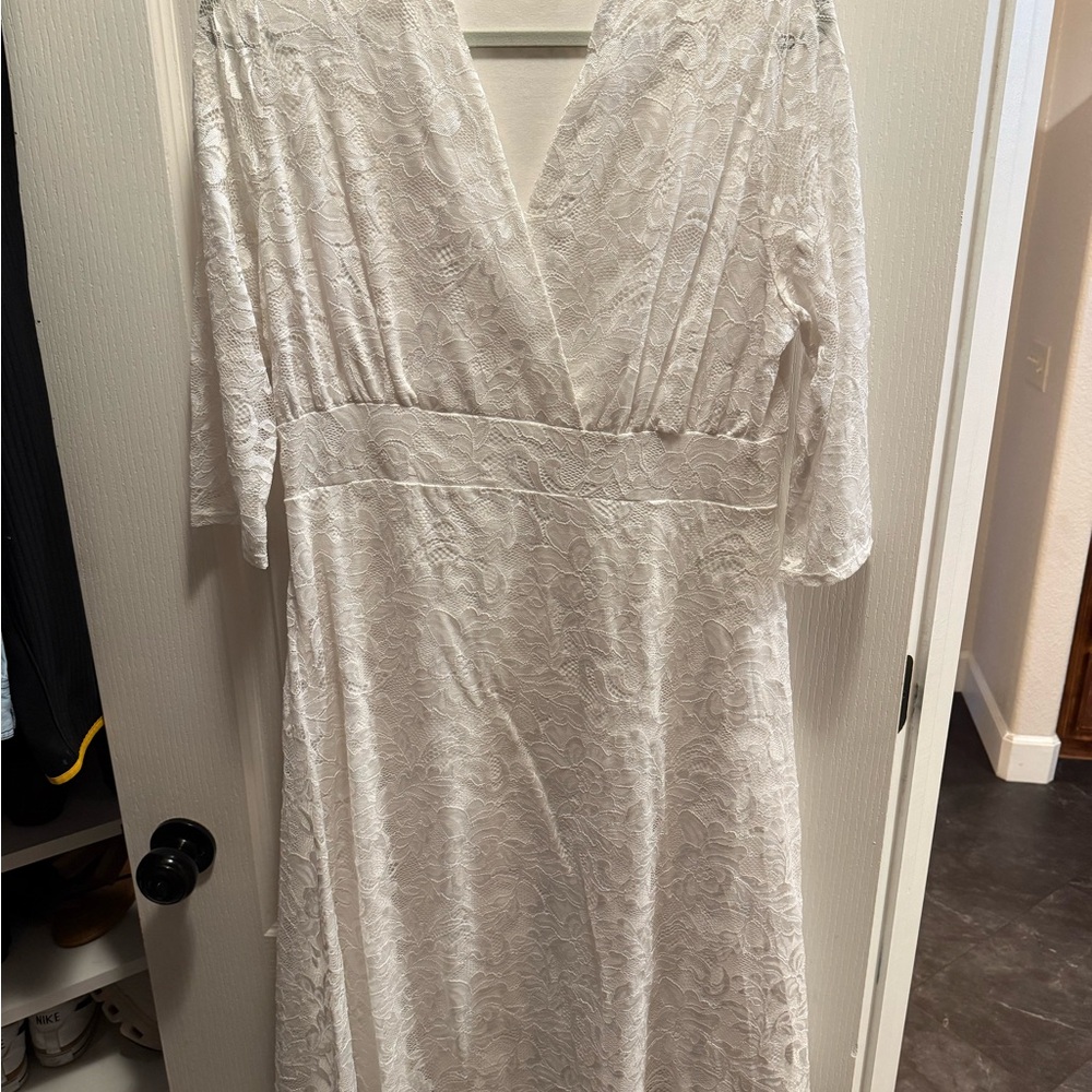 Elegant White Lace V-Neck Women's Dress